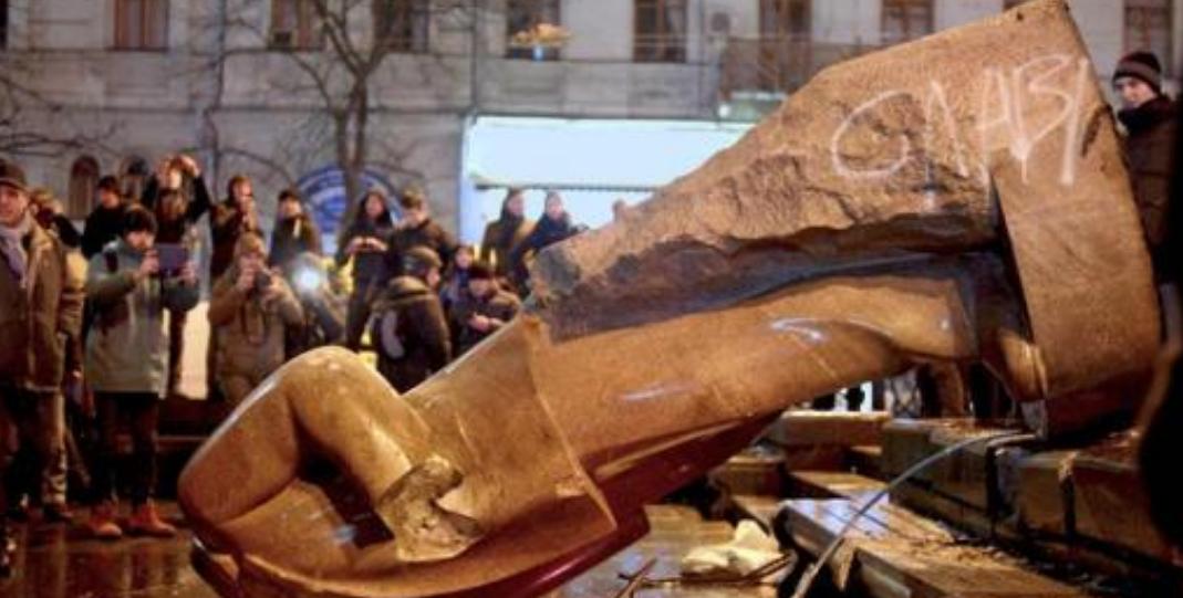Statue of Lenin torn down in Russia after Communism fell in the USSR
